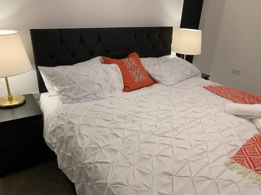 Brand New Entire 4 Bed House Multiple Free Parking Early Check-In Late Check- Out Allowed South Ockendon ภายนอก รูปภาพ